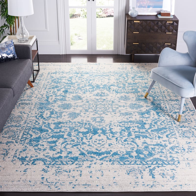 SAFAVIEH Madison Snowflake Medallion Rustic Farmhouse Distressed Rug