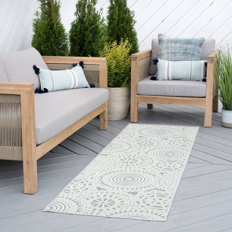 Cruise Bohemian & Eclectic Geometric Indoor/Outdoor Area Rug - 2'2'' x 7'3'' - Blue/White