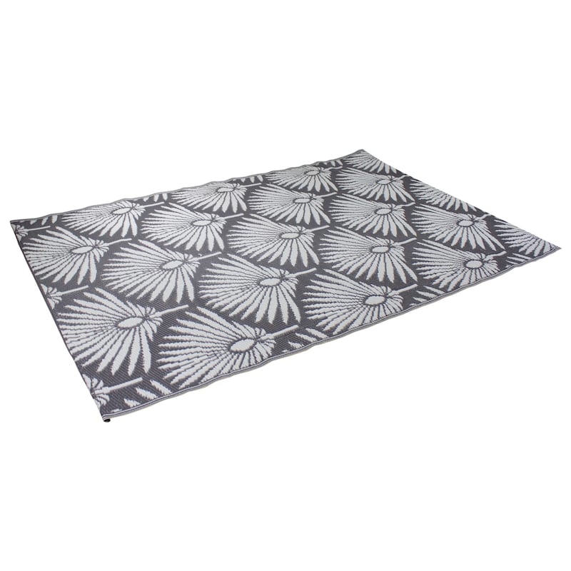 4' x 6' Gray and White Fan Leaf Rectangular Outdoor Area Rug - 4' x 6'