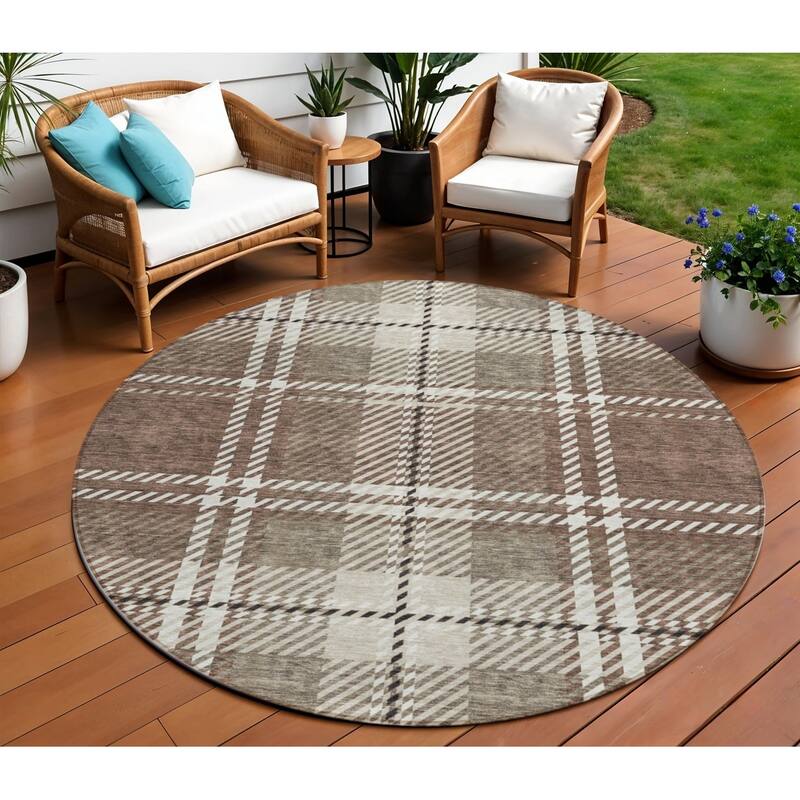 HomeRoots Plaid Transitional Rectangle Outdoor Rug - 8' Round
