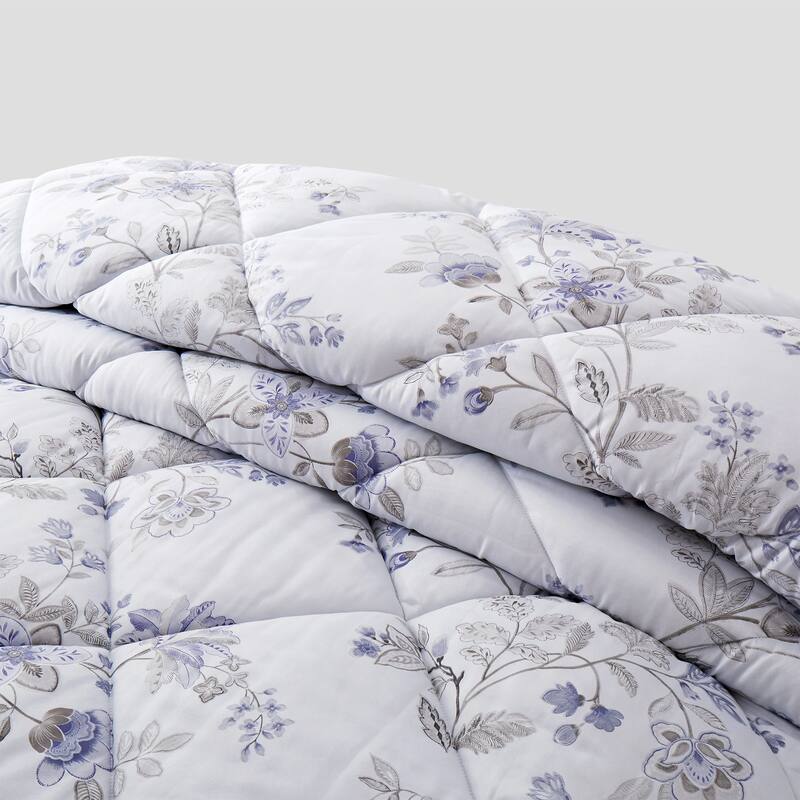 All Season Floral Printed Reversible 7-Piece Bed in a Bag With Sheet Set