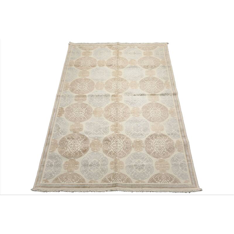 6'x9'4" Ivory Wool Transitional Medallion Hand Knotted Oriental Rug - 6' x 9' 4''