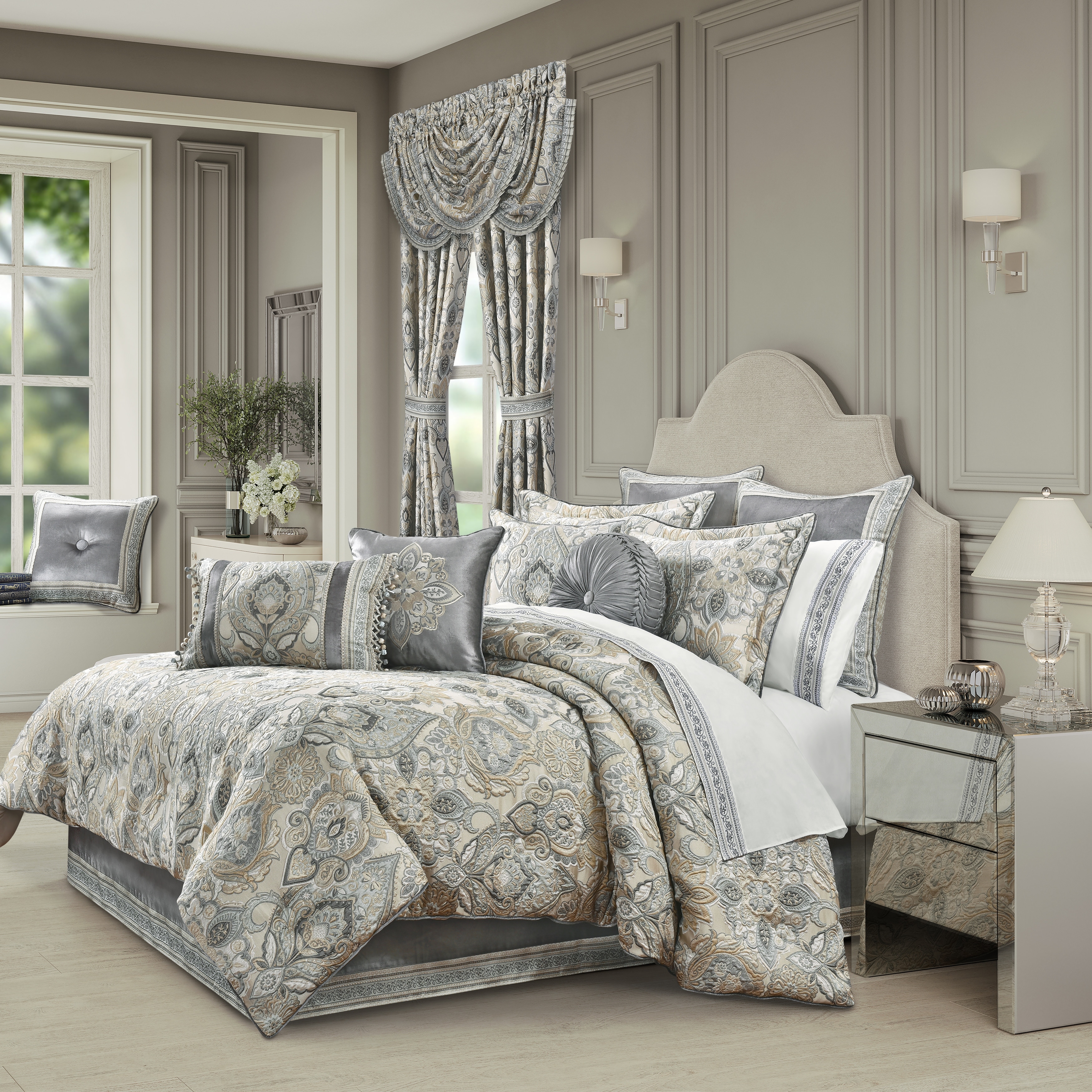 J. Queen New York Annabelle Comforter Set