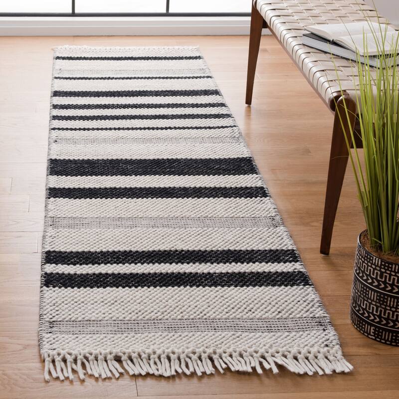 SAFAVIEH Handmade Natura Manaila Wool Rug - 2'3" x 8' Runner - Ivory/Black