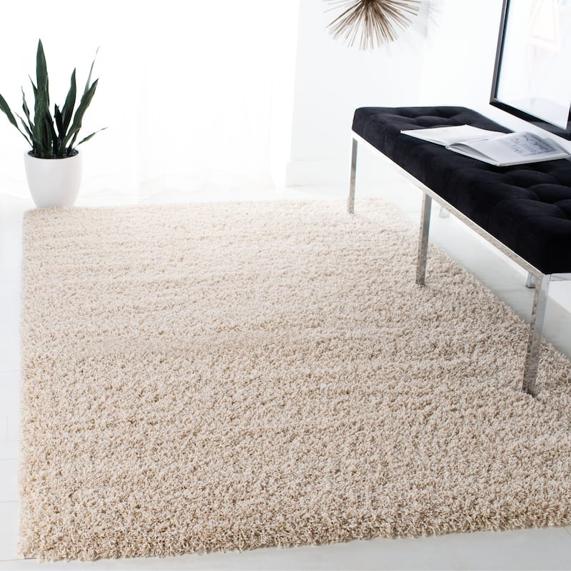 SAFAVIEH Laguna Shag Verdiana Solid Color 2-inch Thick Rug.