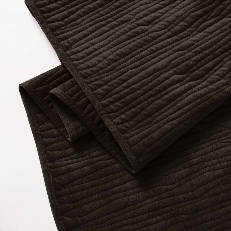 Wonderful Velvet 3 Piece Quilt Set
