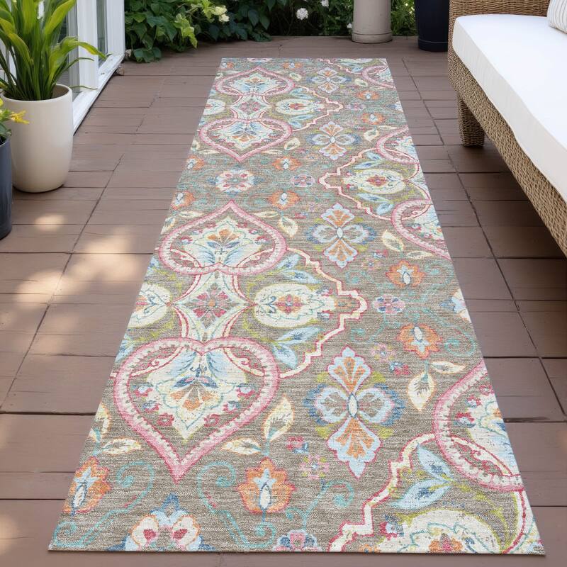 Machine Washable Indoor/Outdoor Traditional Spades Chantille Rug - Taupe - 2'3" x 7'6"