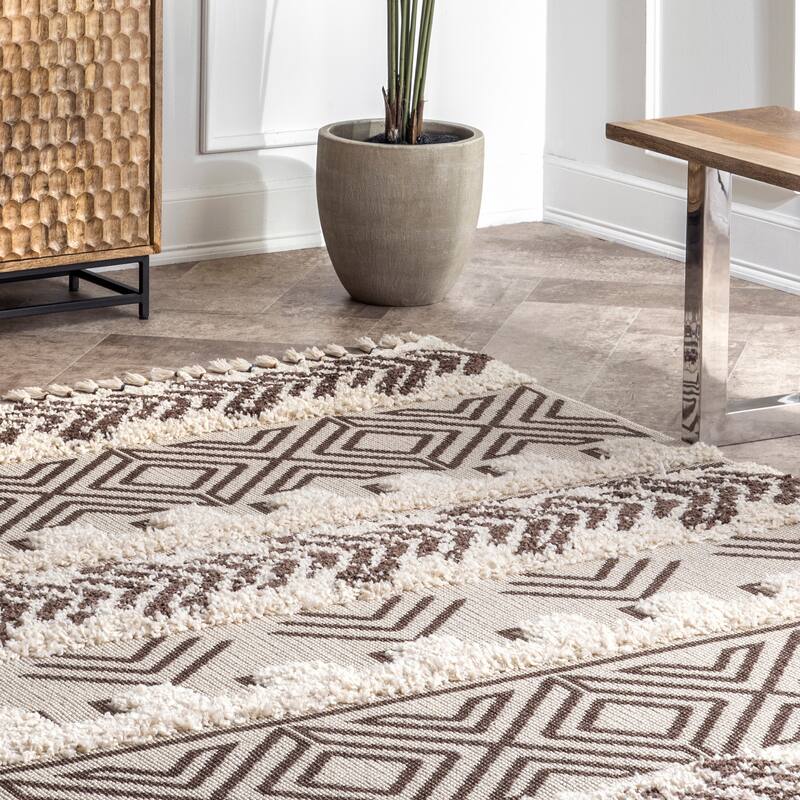 Nuloom Zuri Shaggy Banded Tribal Area Rug
