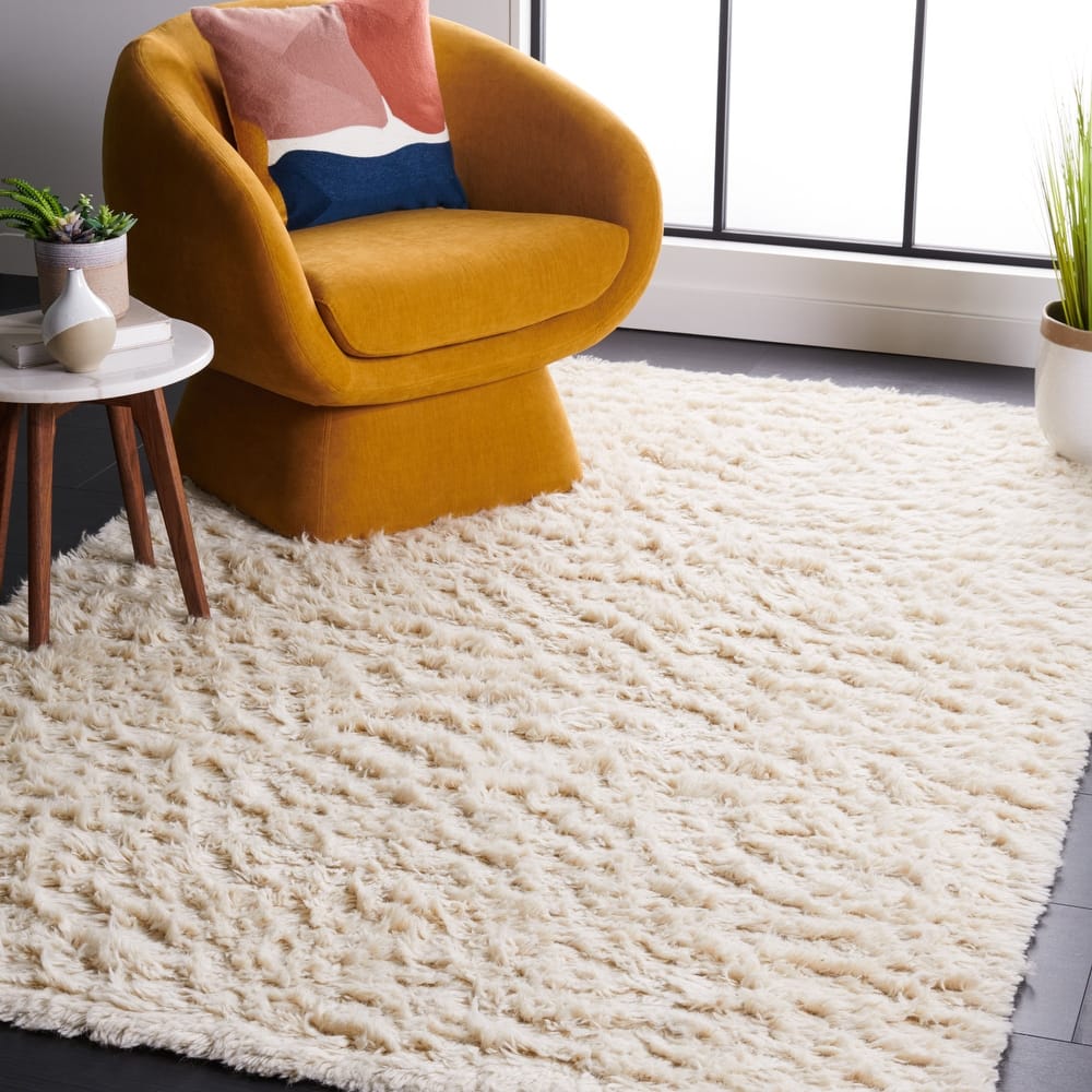 SAFAVIEH Handmade Flokati Jannine Shag Solid Wool Rug