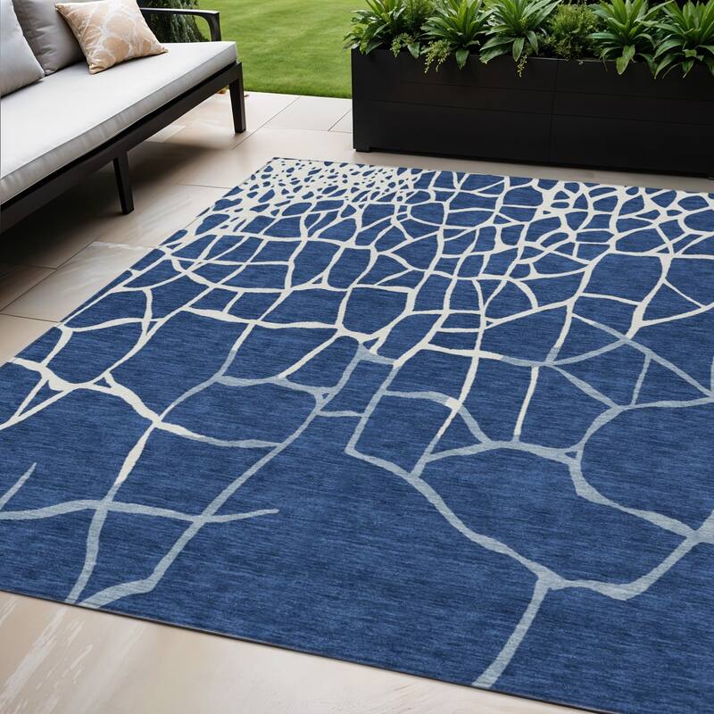 HomeRoots Abstract Transitional Rectangle Outdoor Rug - 5' X 8'
