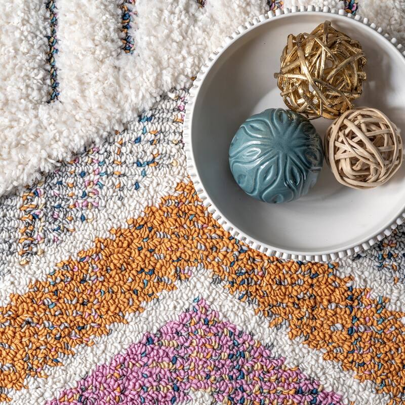 Nuloom Geometric Angela High-Low Modern Diamond Tassel Area Rug