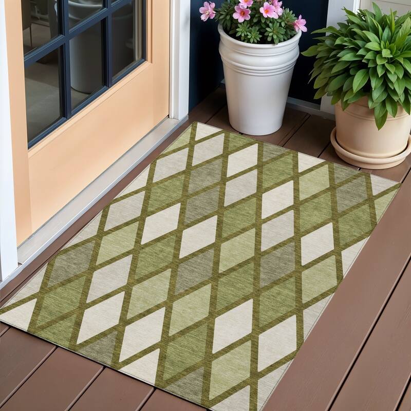HomeRoots Geometric Transitional Rectangle Outdoor Rug - 3' x 5'
