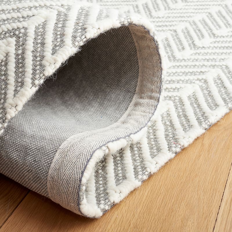 SAFAVIEH Handmade Natura Kazumi Wool Fringe Rug