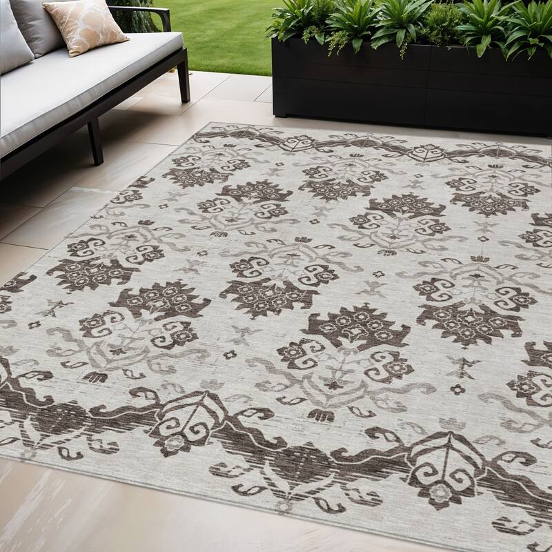 HomeRoots Oriental Transitional Rectangle Outdoor Rug - 5' X 8'