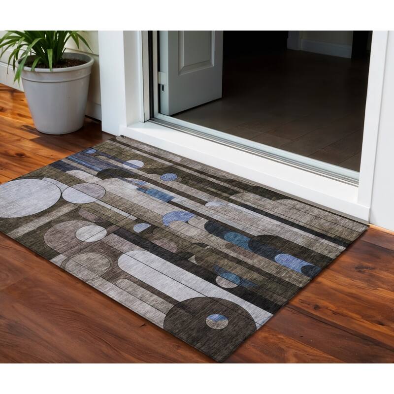 HomeRoots Geometric Transitional Rectangle Outdoor Rug - 3' x 5'