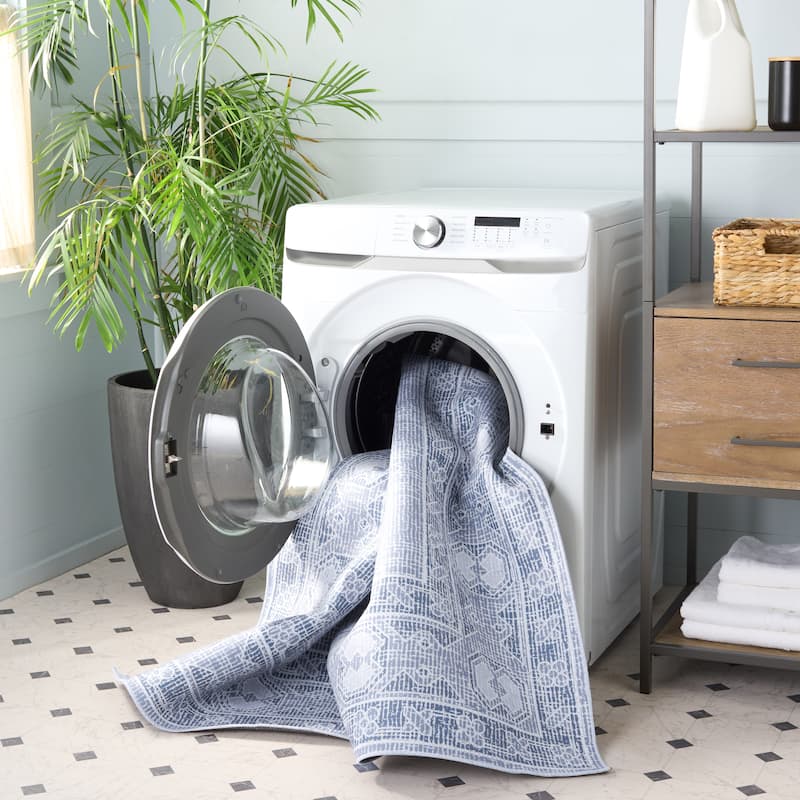 SAFAVIEH Tucson Machine Washable Slip Resistant Lotta Traditional Rug