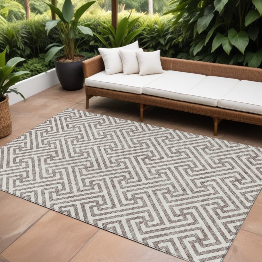 HomeRoots Geometric Transitional Rectangle Outdoor Rug