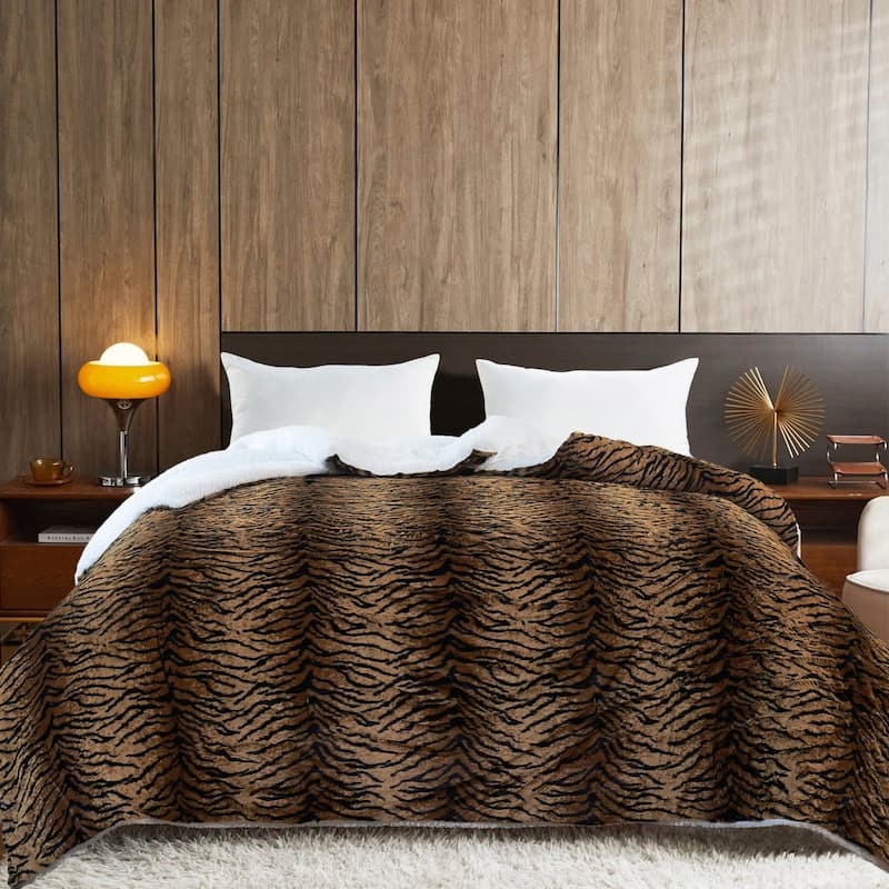 Home Soft Things FauxFur Sherpa Backing Bed Blanket - Tiger