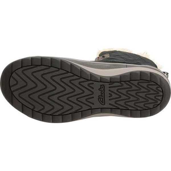 clarks women's muckers mist snow boot