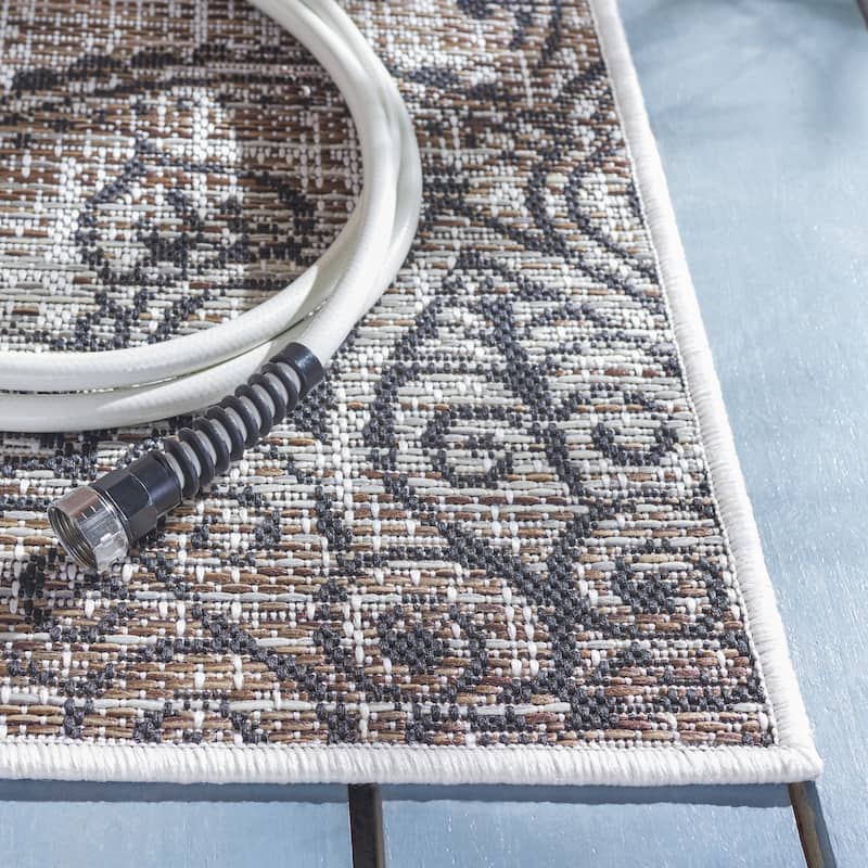 SAFAVIEH Havana Jevdoka Medallion Indoor/ Outdoor Waterproof Rug