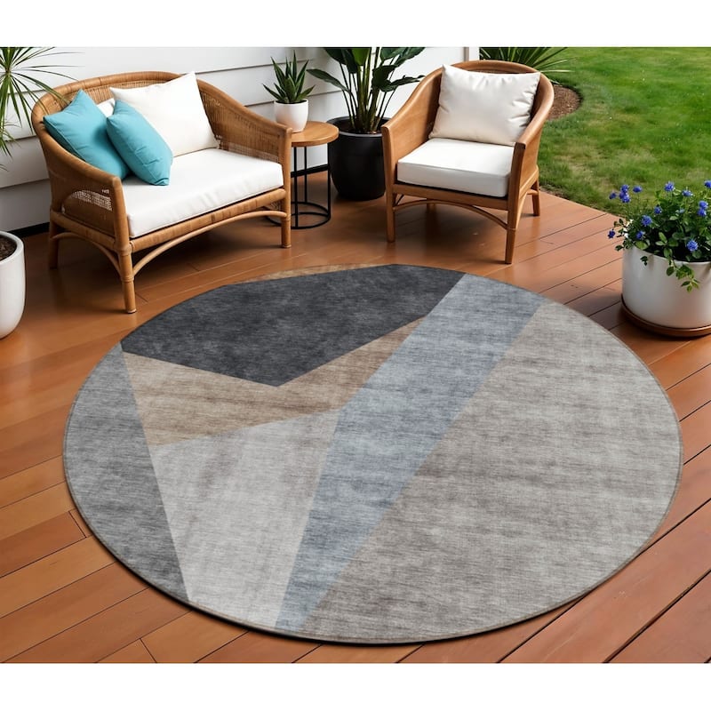 HomeRoots Abstract Transitional Rectangle Outdoor Rug - 8' Round