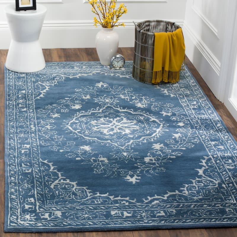 SAFAVIEH Handmade Glamour Gudmundina Modern Viscose Rug - 4' x 6' - Blue