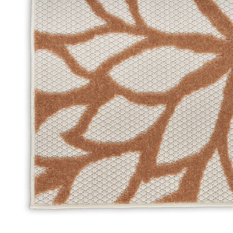 HomeRoots Contemporary Rectangle Outdoor Rug - 4' X 6'