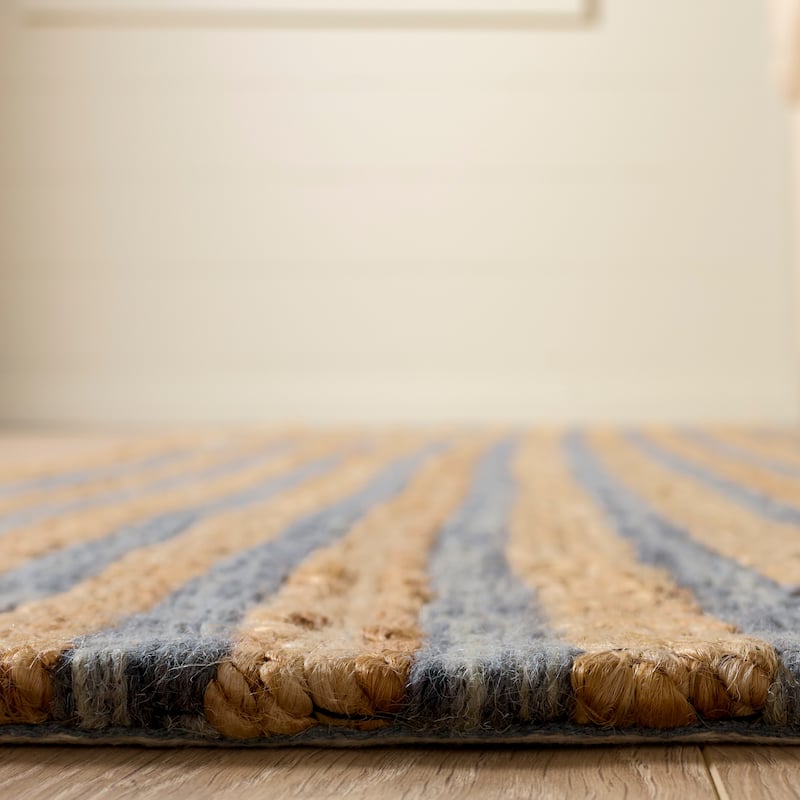 Martha Stewart by SAFAVIEH Handmade Deivi Jute Rug