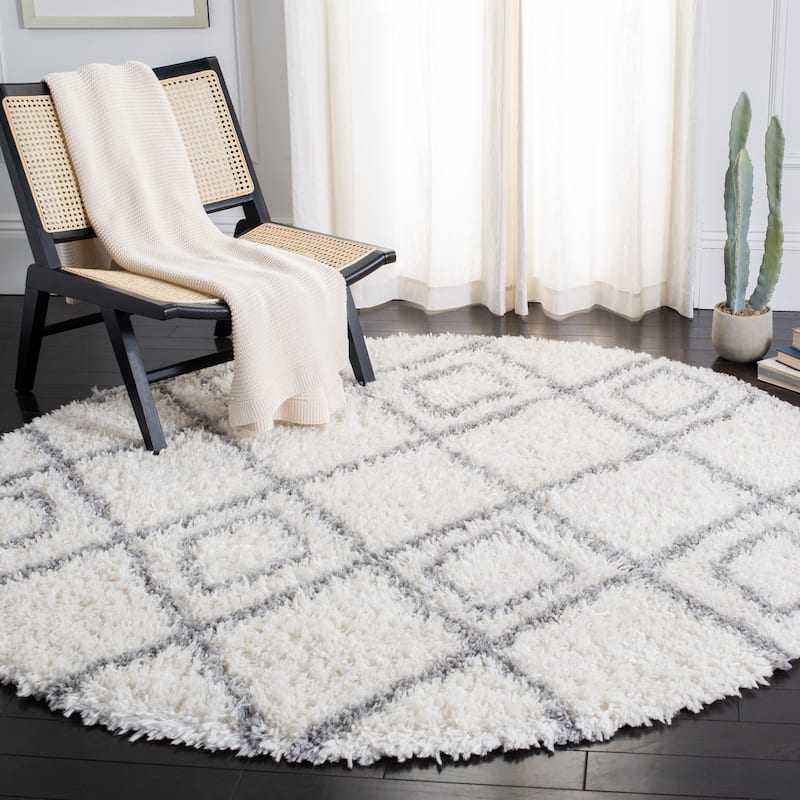 SAFAVIEH Moroccan Tassel Shag Lilyan 1.5-inch Thick Rug - 6'7" Round - Ivory/Light Grey