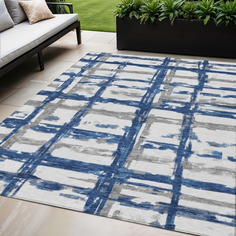 HomeRoots Striped Transitional Rectangle Outdoor Rug - 5' X 8'