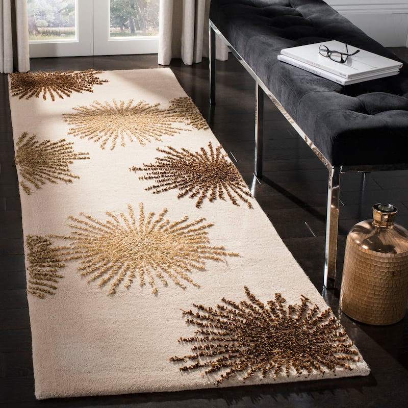 SAFAVIEH Handmade Soho Miyase Burst New Zealand Wool Rug - 2'6" x 8' Runner - Beige