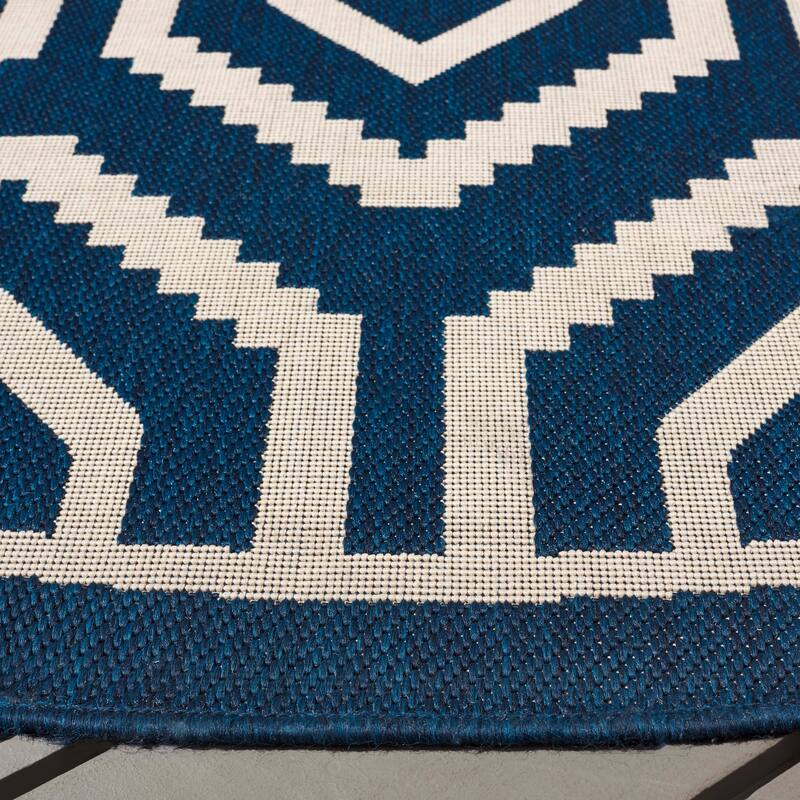 SAFAVIEH Courtyard Carolee Indoor/ Outdoor Patio Backyard Rug