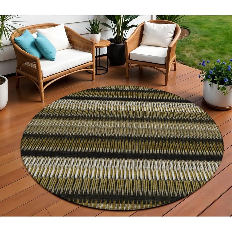 HomeRoots Striped Transitional Rectangle Outdoor Rug - 8' Round