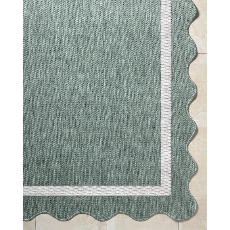 Livabliss Miami Beach Traditional Indoor / Outdoor Area Rug