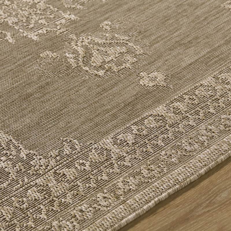 Livabliss Sandra Traditional Medallion Outdoor Area Rug