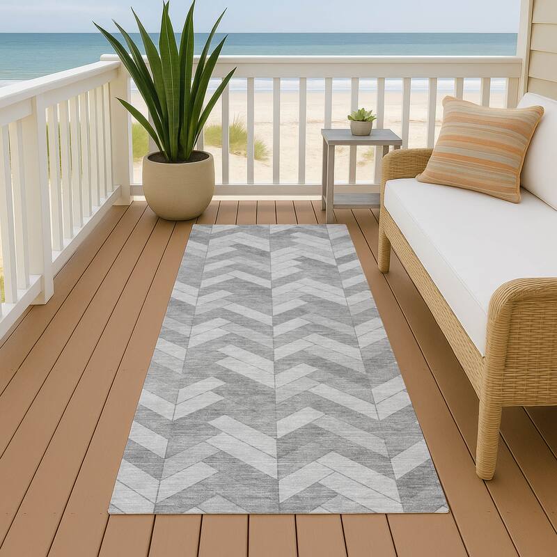 Machine Washable Indoor/ Outdoor Modern Chevron Chantille Rug - Silver - 2'3" x 7'6"