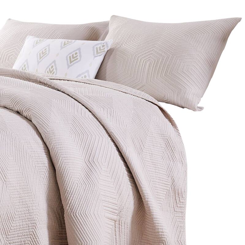 3 Piece Microfiber Full Size Quilt Set with Geometric Print, Cream