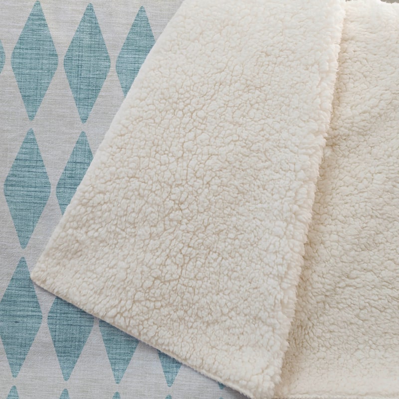 Premium Machine Washable Modern Argyle Sherpa Throw Blanket