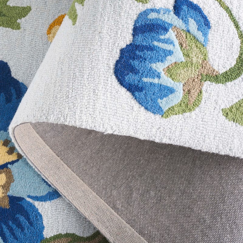 SAFAVIEH Handmade Jardin Hipolita Country Floral Wool Rug