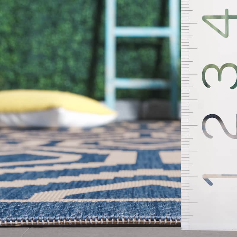 SAFAVIEH Courtyard Carolee Indoor/ Outdoor Patio Backyard Rug