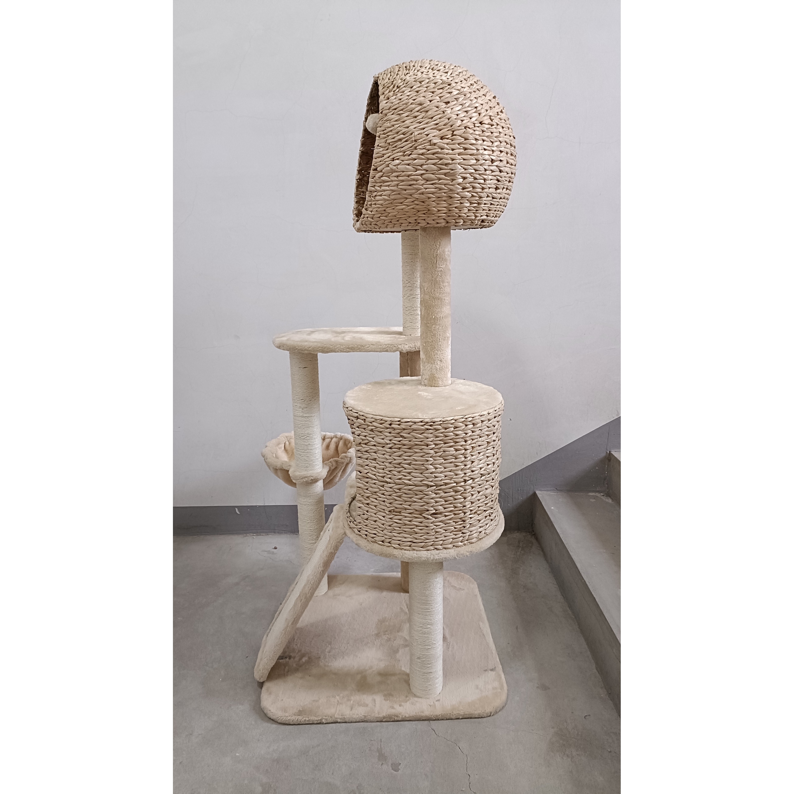 Karlie outdoor store cat tree