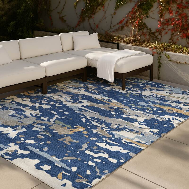 Machine Washable Indoor/ Outdoor Modern Calhan Chantille Rug