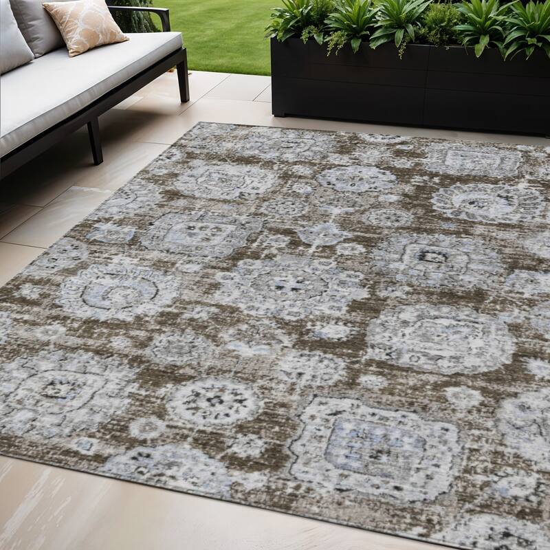 HomeRoots Floral Transitional Rectangle Outdoor Rug - 5' X 8'