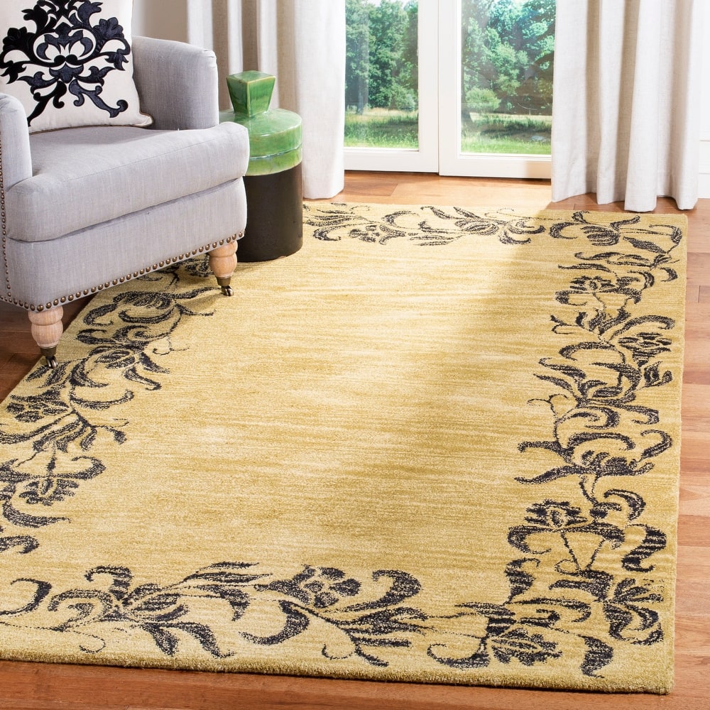 SAFAVIEH Handmade Soho Louisa Floral N.Z. Wool Rug