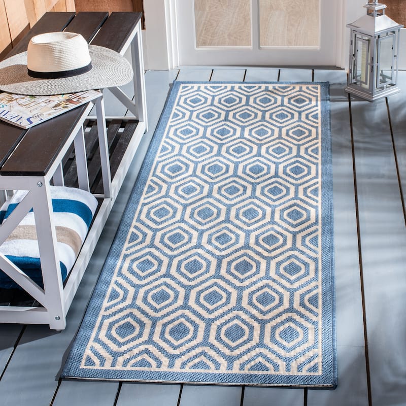 SAFAVIEH Courtyard Carolee Indoor/ Outdoor Patio Backyard Rug
