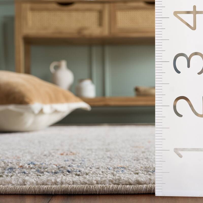 SAFAVIEH Grove Lieschen Traditional Floral Rug