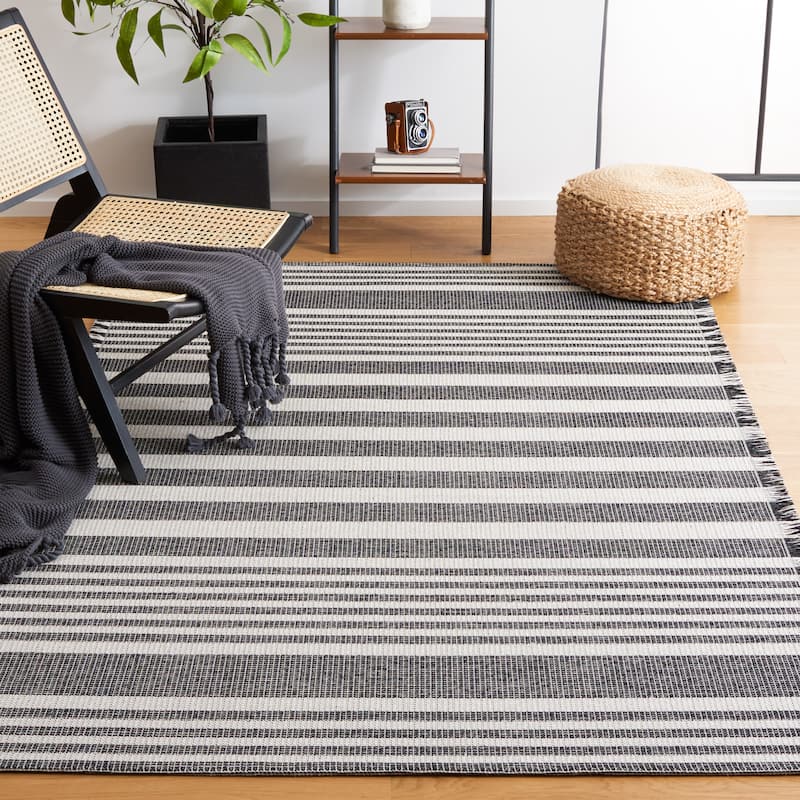 SAFAVIEH Augustine Avdotja Farmhouse Stripe Fringe Rug - 6'4" x 9'6" - Ivory/Black