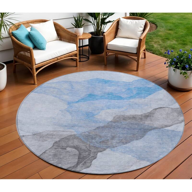 HomeRoots Abstract Transitional Rectangle Outdoor Rug - 8' Round