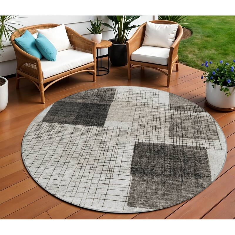 HomeRoots Geometric Transitional Rectangle Outdoor Rug - 8' Round