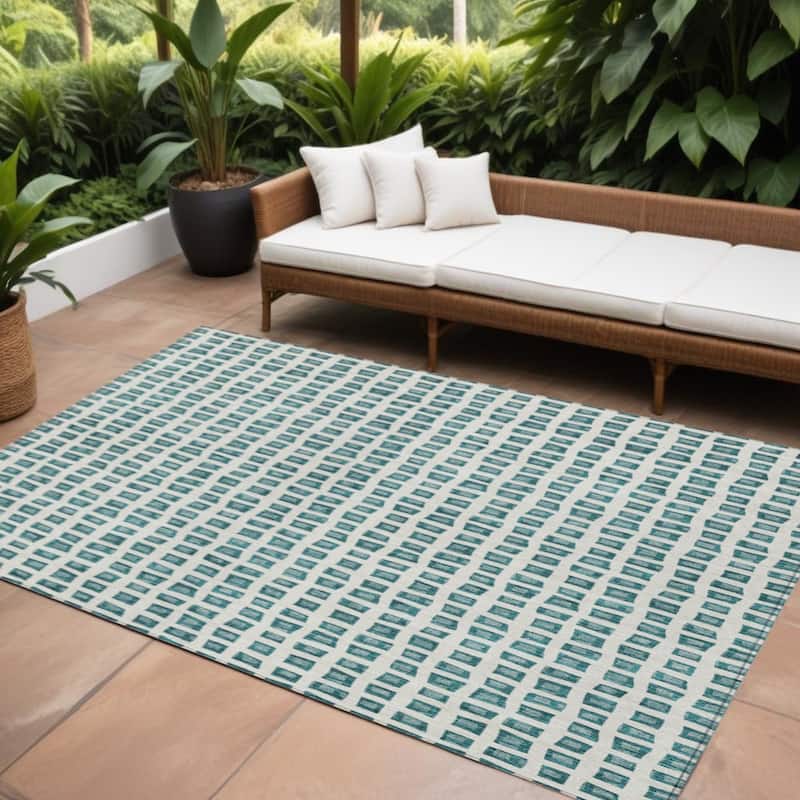 HomeRoots Geometric Transitional Rectangle Outdoor Rug - 8' X 10'